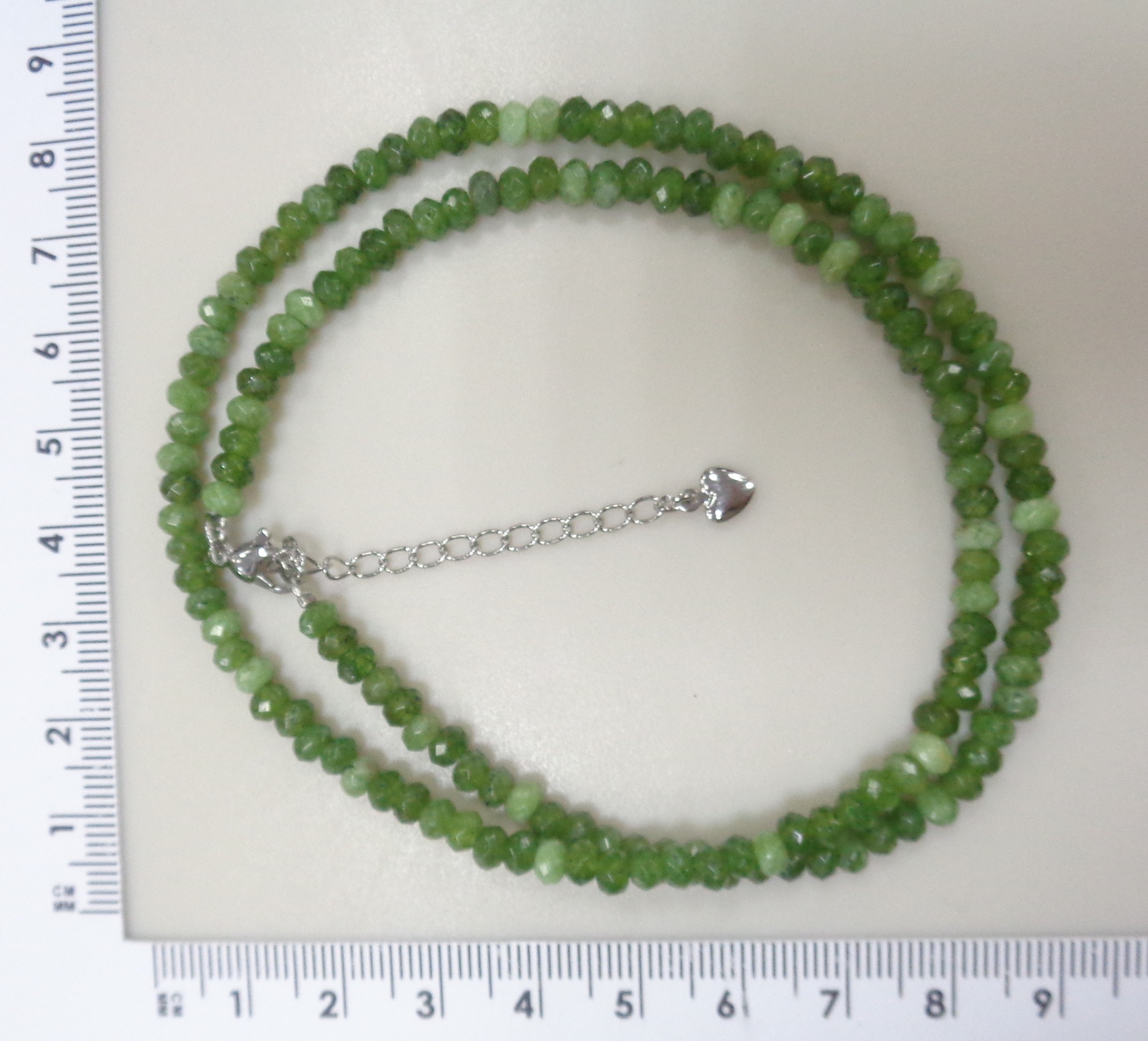 Бусы из зеленого кварца